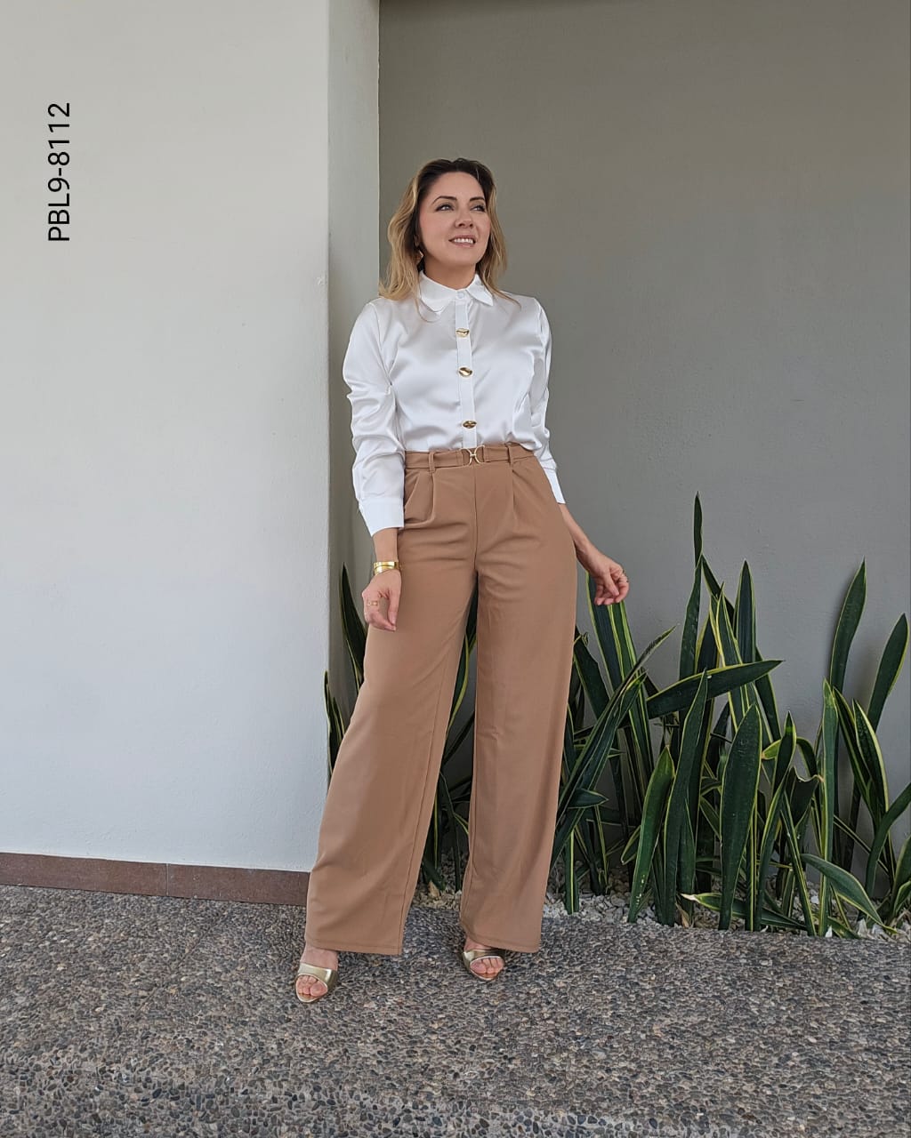 Pantalón pierna ancha con cinto I 8112