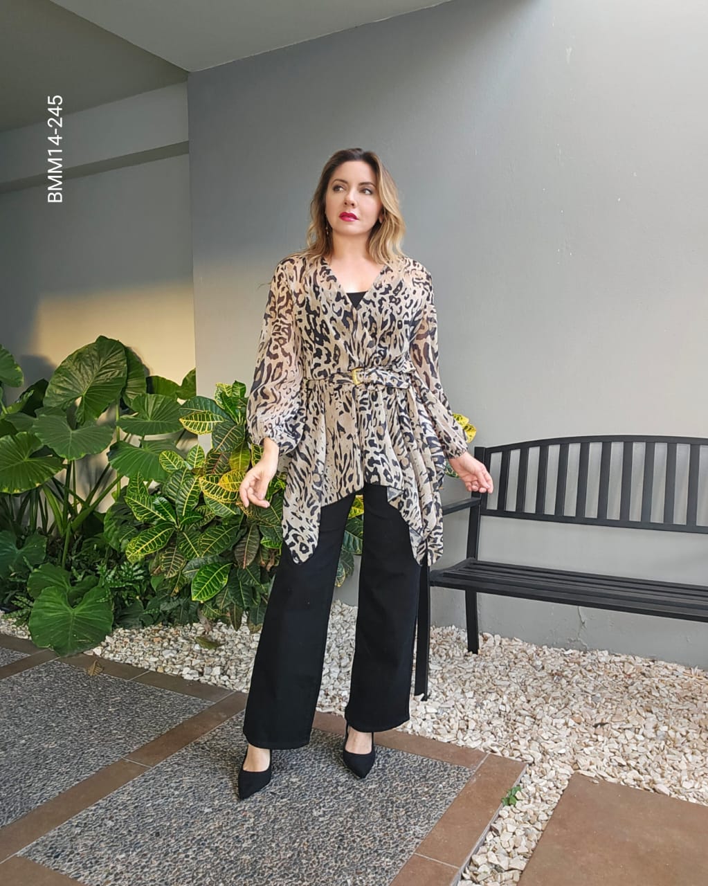 Blusa mangas globo escote V N 245