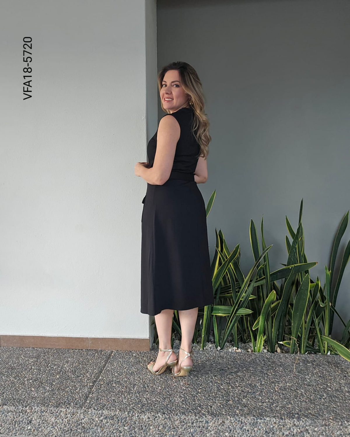 Vestido midi formal cuello V sin mangas R 5720