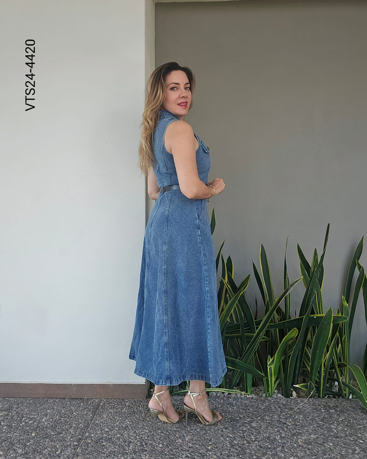 Vestido largo  de mezclilla con cinto X 4420