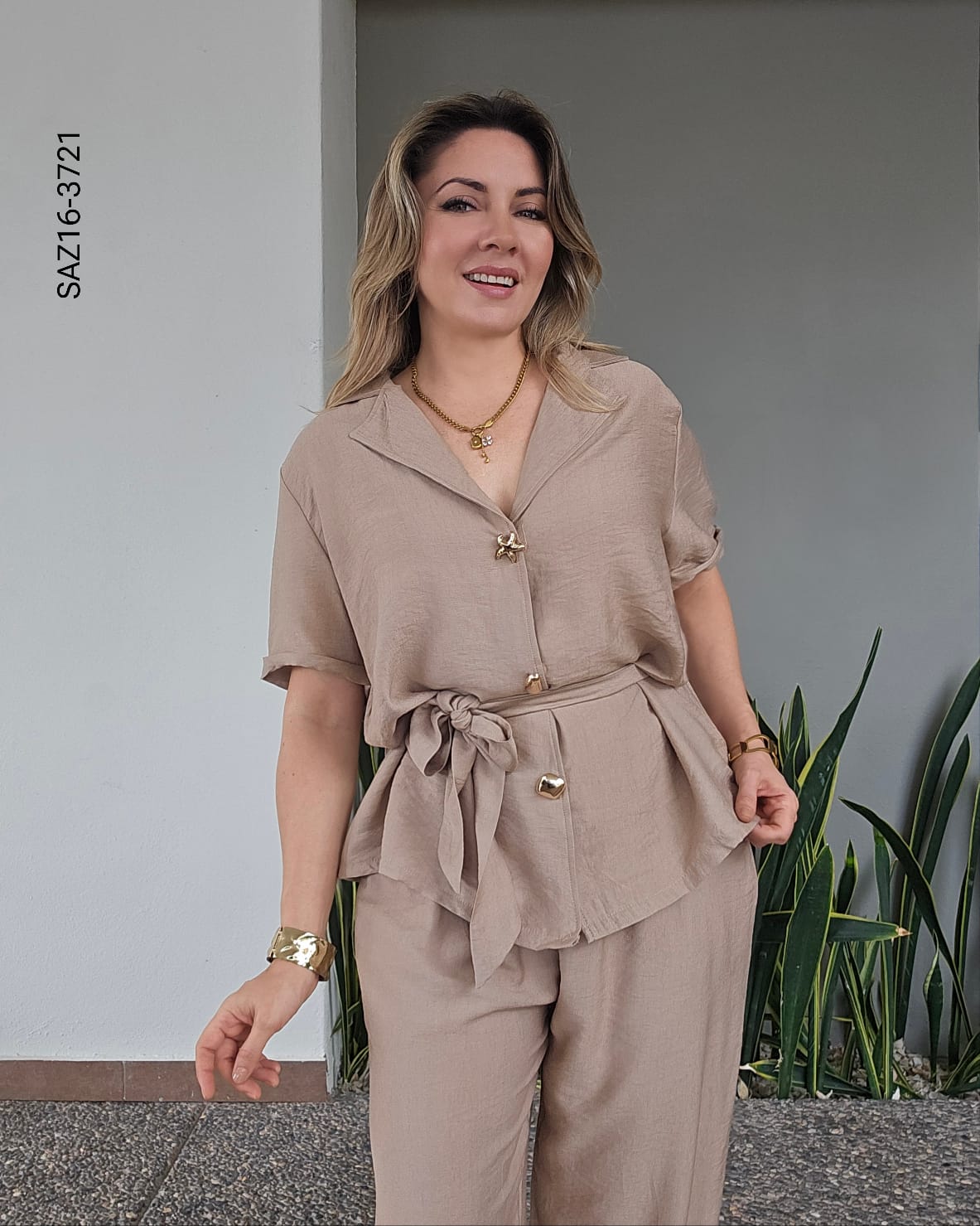 Set de blusa manga corta botones dorados Q 3721
