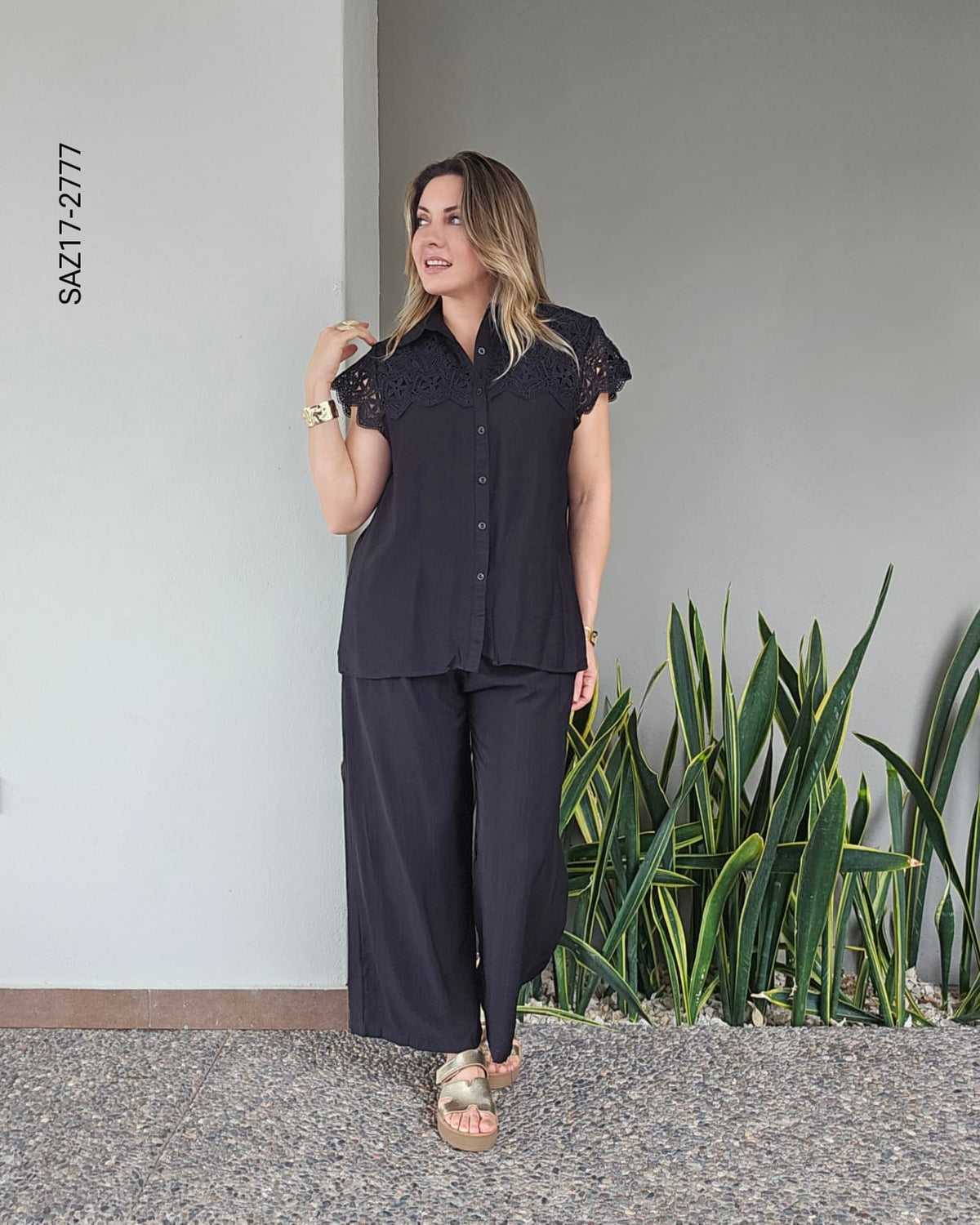 Set de blusa encaje calado y pantalón Q 2777