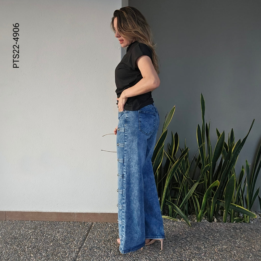 Pantalón de Mezclilla Wide Leg con Botones Laterales V 4906