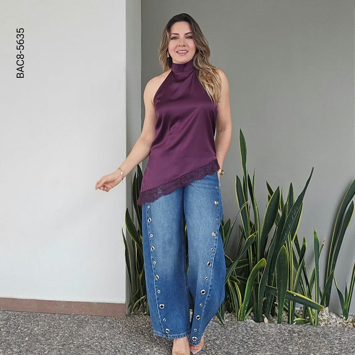Blusa Satín Cuello Halter con Encaje Asimétrico H 5635