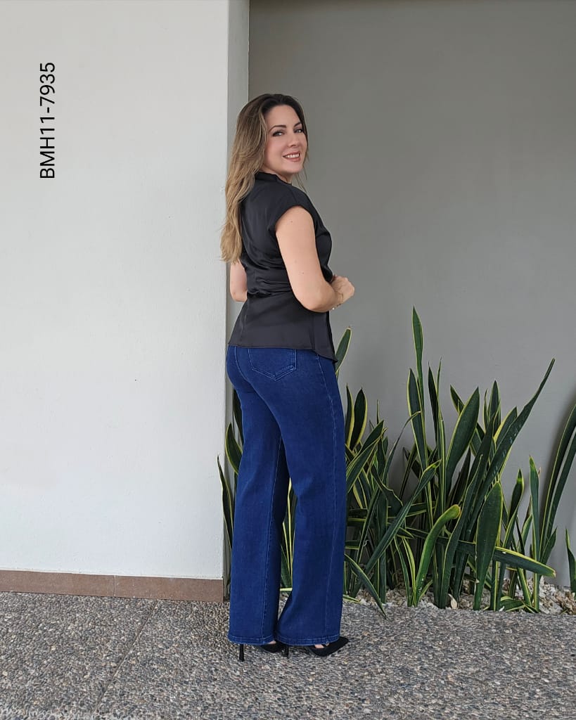 Blusa de Satín con Pliegues Asimétricos y Lazo en Cintura K 7935