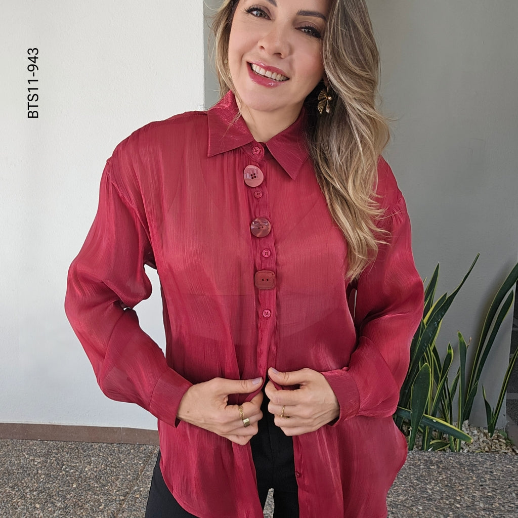 Blusa camisera translúcida con botones artesanales K 943